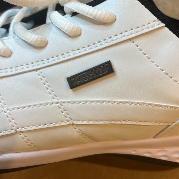 Brand New Fashion Sneakers - Picture 5 of 10